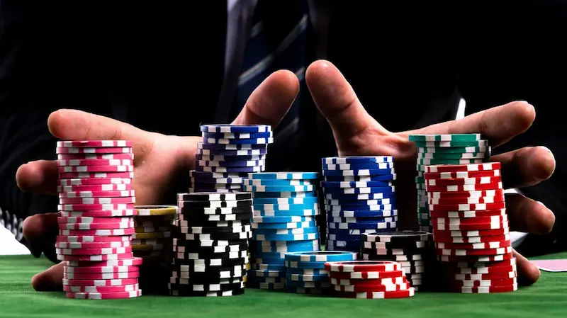 What is the concept of a poker game?